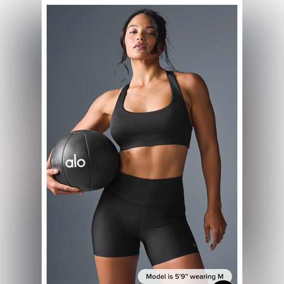 ALO Yoga Pants - ALO YOGA Airlift shorts M